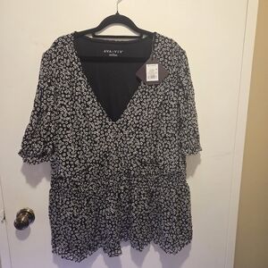 Ava & Viv Black and White Floral Babydoll Blouse NWT 2X
